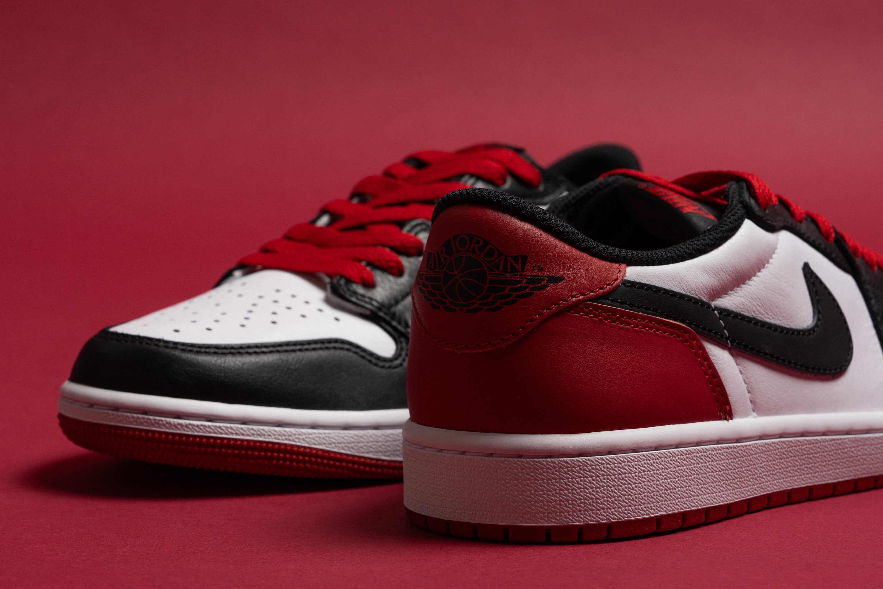 Air Jordan 1 Low Retro OG 'Black Toe' 4/8/23