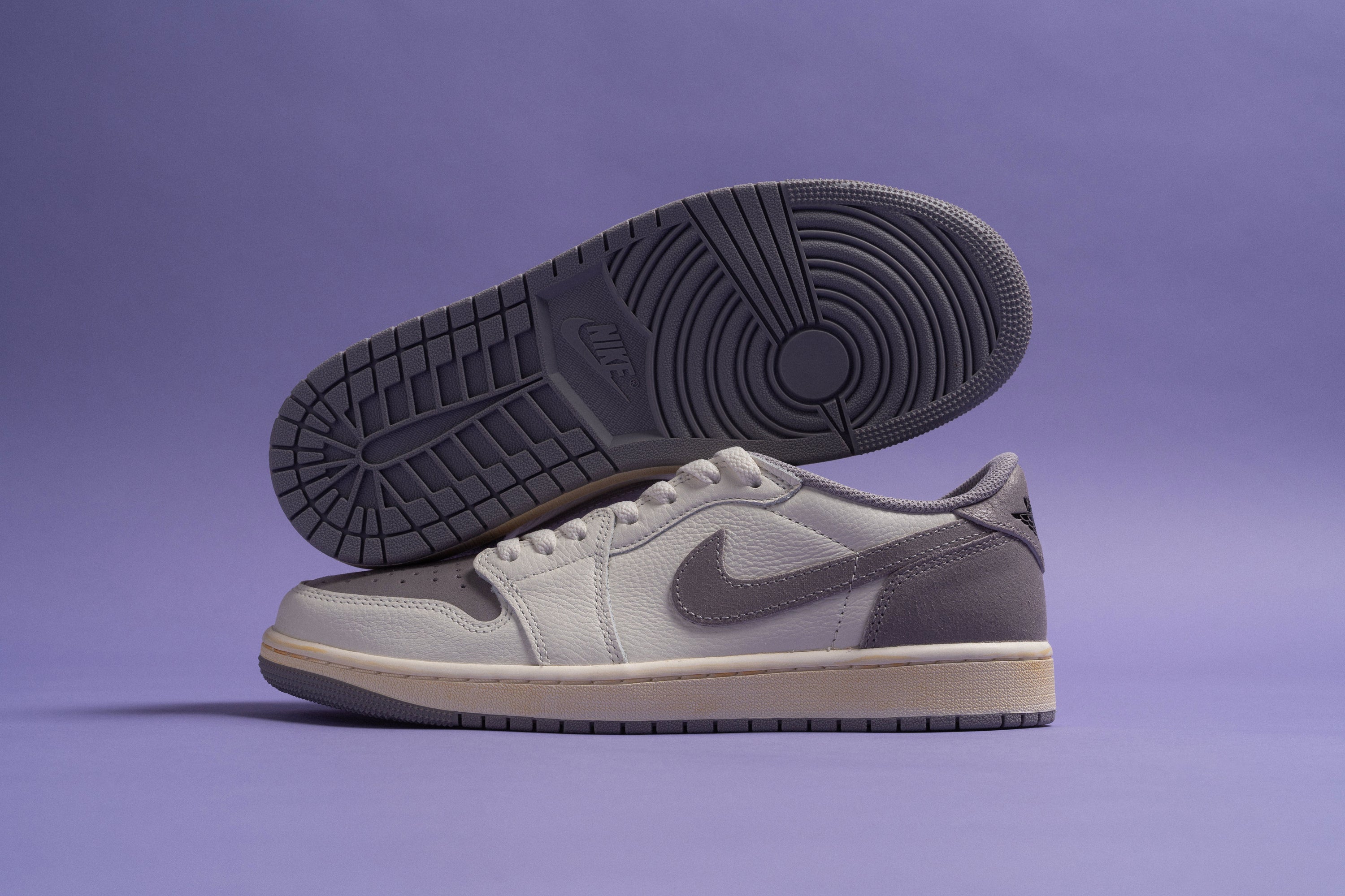 Air Jordan 1 Low Retro OG 'Atmosphere Grey' 25/8/23