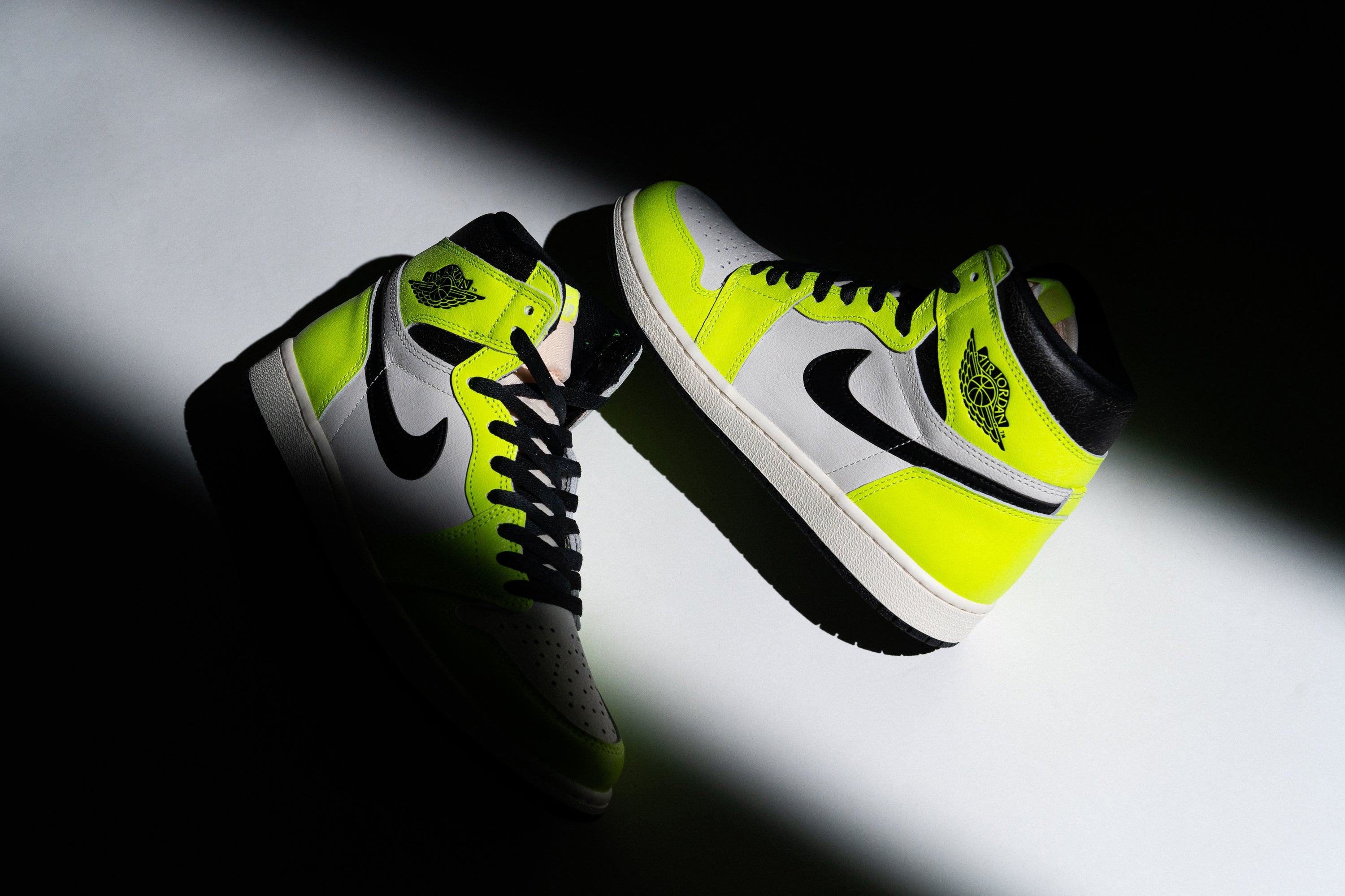 Men's Air Jordan 1 High OG "Volt" 27/7/22