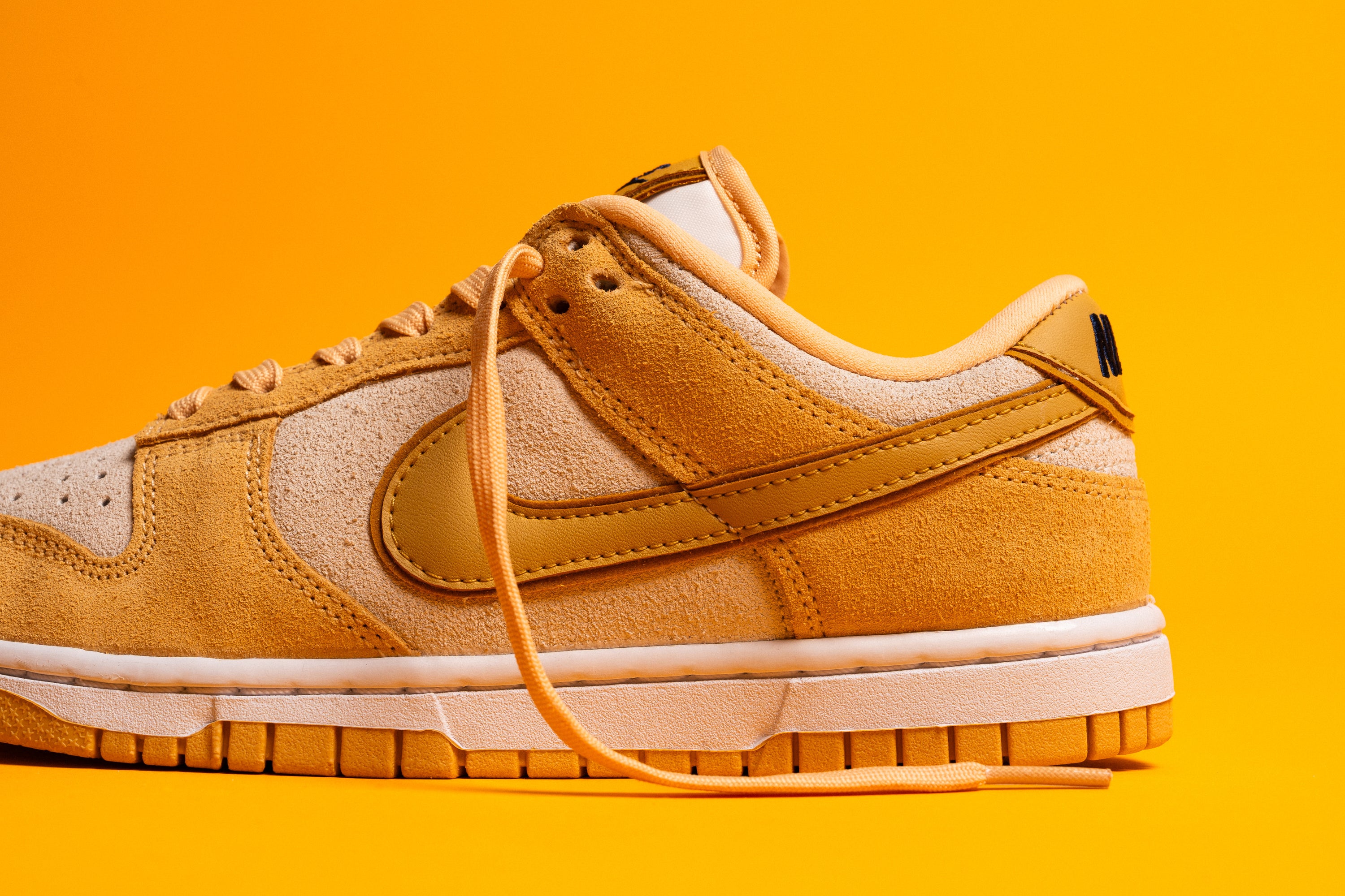 Women's Nike Dunk Low LX 'Gold Suede' 22/6/23