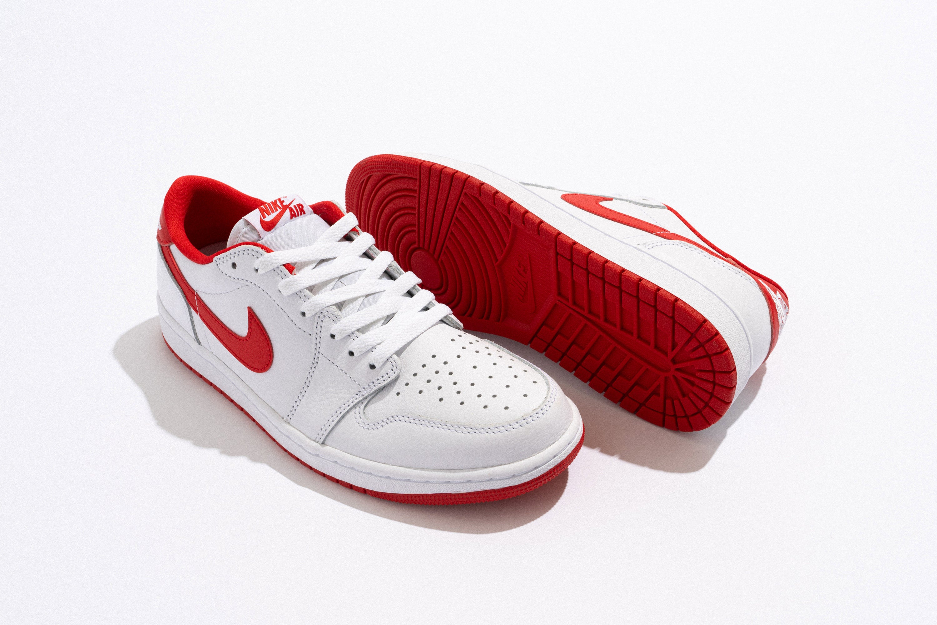 Air Jordan 1 Retro Low OG 'University Red' 13/10/23