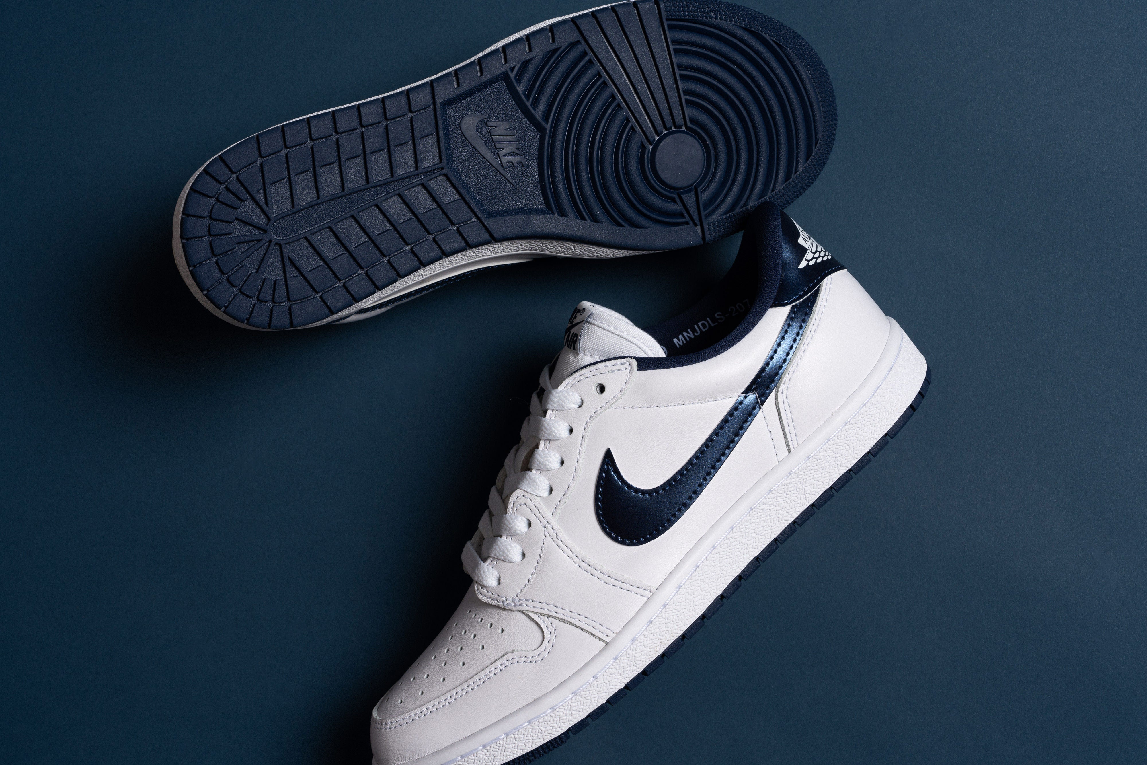 Selling Air Jordan 1 Metallic Navy