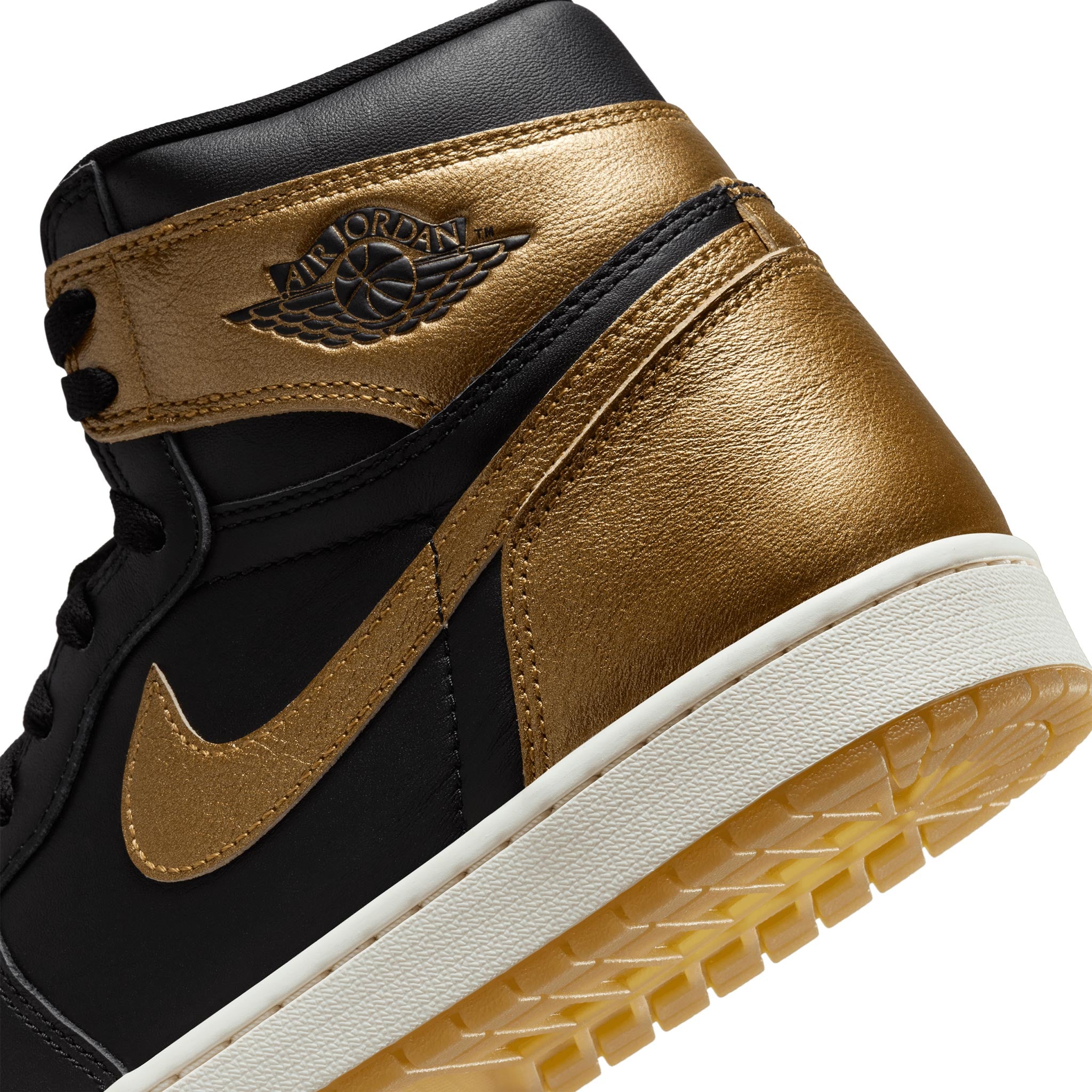 Air Jordan 1 Retro High OG Black/Metallic Gold-Sail DZ5485-071