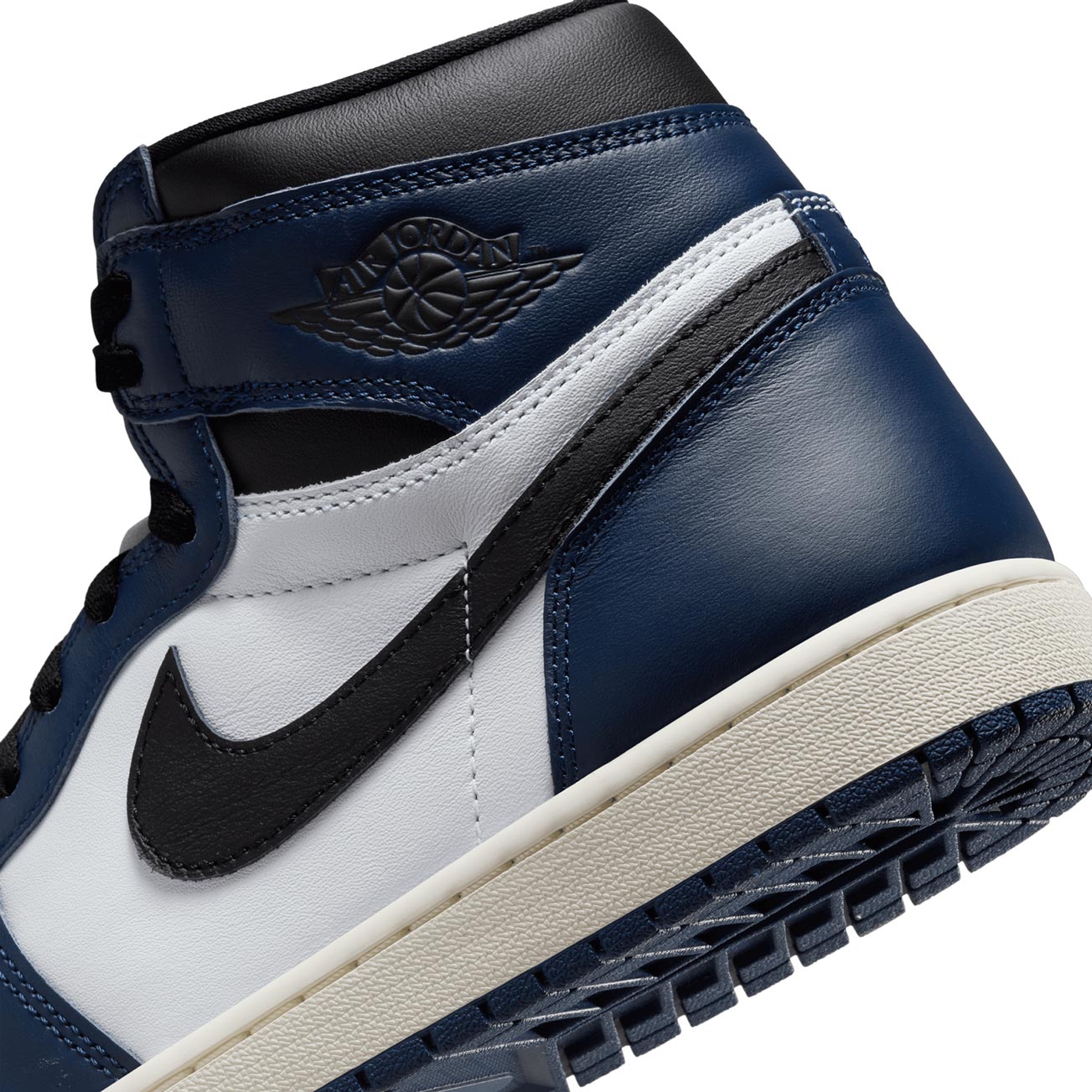 Air Jordan 1 Retro High OG Midnight Navy/Black-White-Sail DZ5485-401