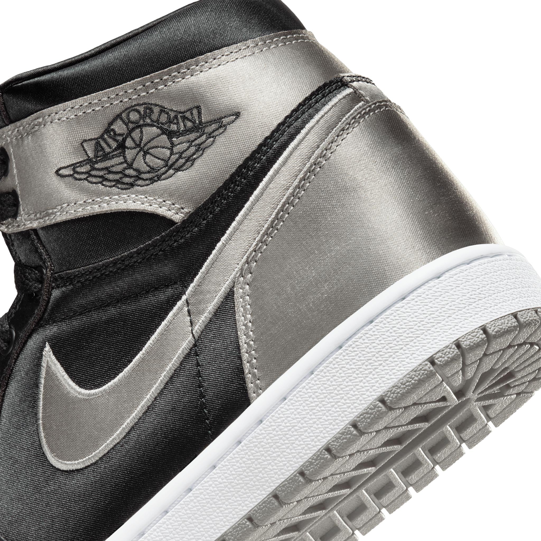 Women's Air Jordan 1 Retro High OG Black/Medium Grey-White FD4810-010