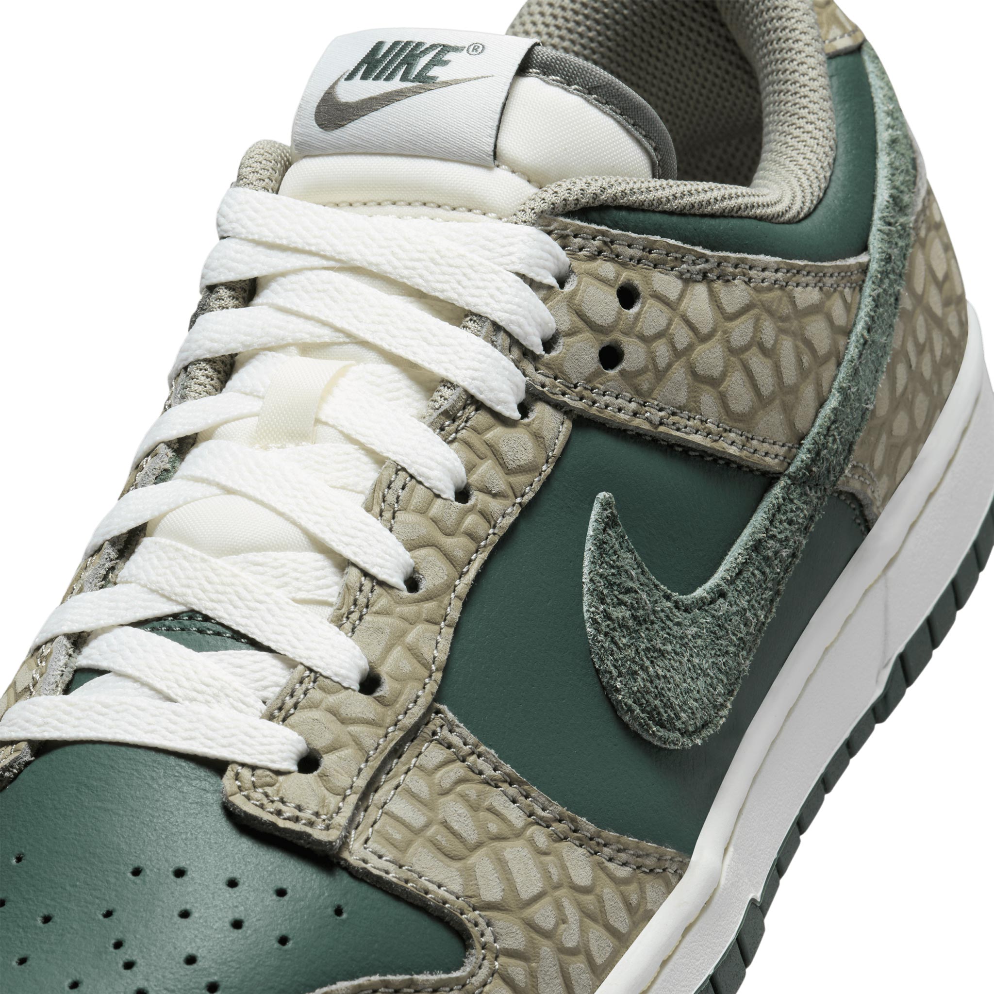 Nike dunks dark green best sale