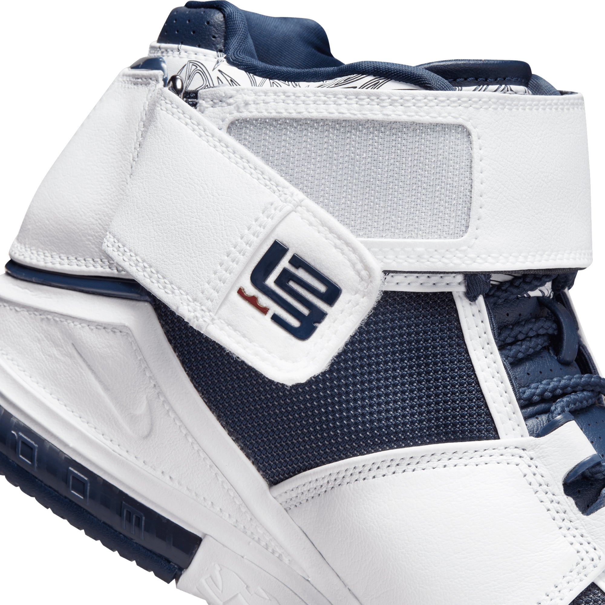 Nike Zoom LeBron 2 USA 8.5 / White